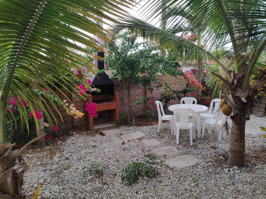 Cayo Ecovillage Puerto Cayo Buitenkant foto
